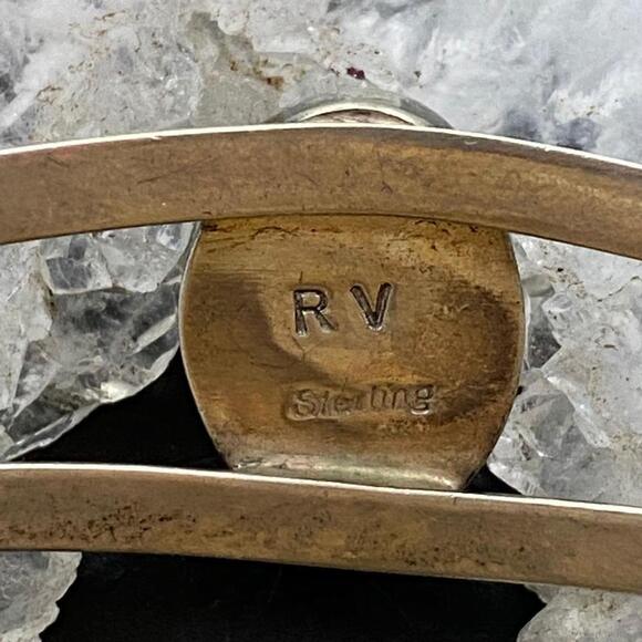 Signed Vintage Native American Sterling Oval Onyx Split Shank Bracelet For Women - Picture 7 of 10